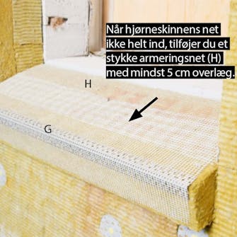 Facadeisolering: Sålbænk pakkes ind Facadeisolering: Sålbænk pakkes ind i mørtel og armering